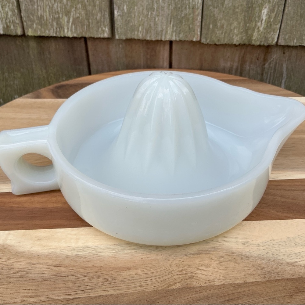 Vintage Sunkist Milk Glass Reamer - Juicer - Picture 11 of 11